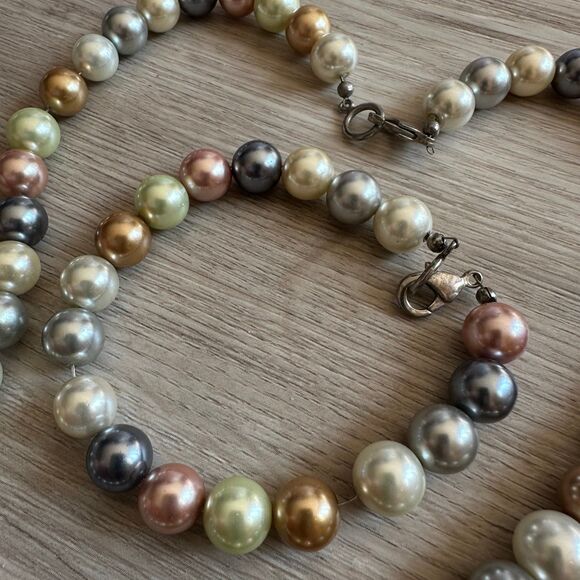 Vintage Set of Multicolored Glass Pearls Necklace & Bracelet - Picture 2 of 5